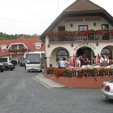 Hotel Pannon Panzio Restaurant Pannonhalma Exterior foto