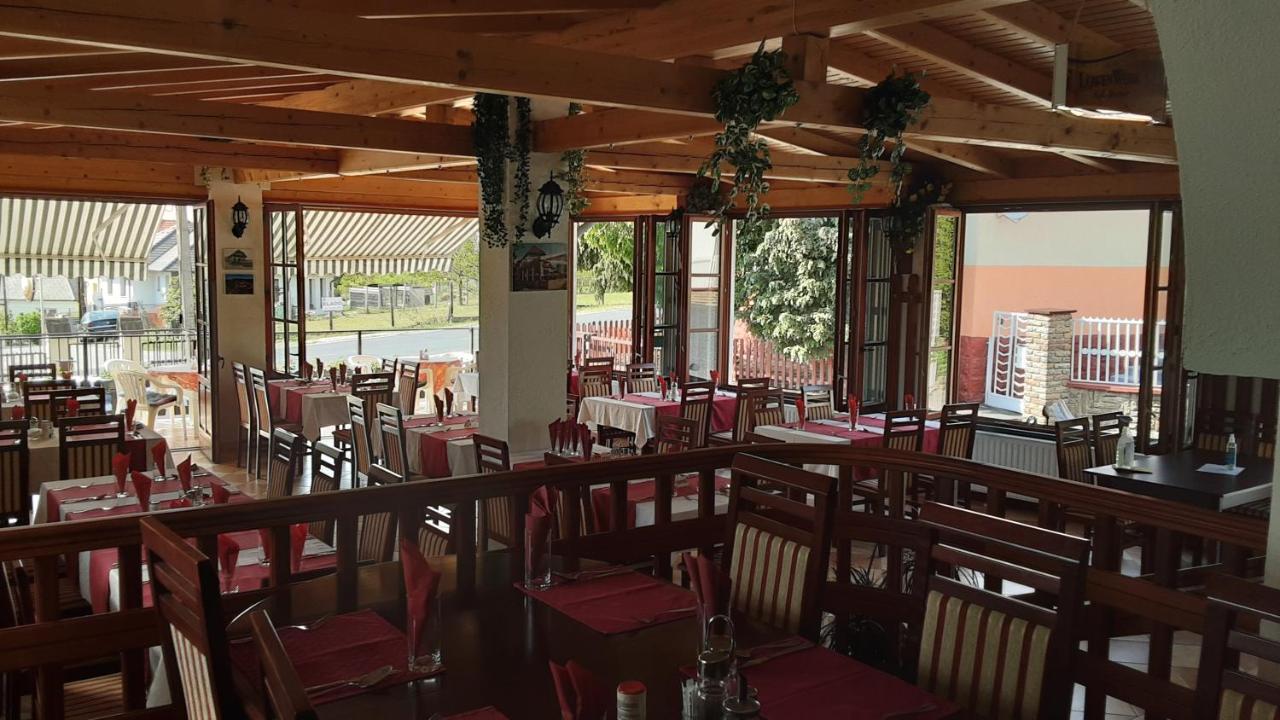 Hotel Pannon Panzio Restaurant Pannonhalma Exterior foto