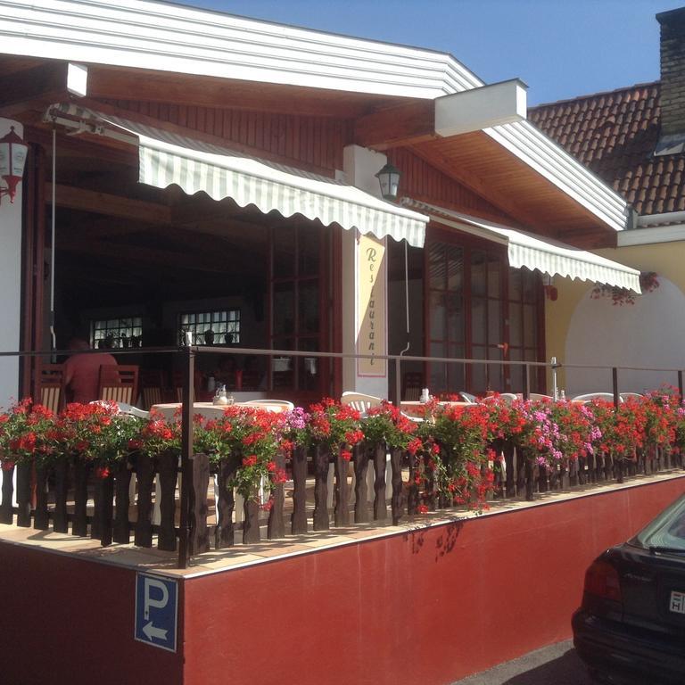 Hotel Pannon Panzio Restaurant Pannonhalma Exterior foto